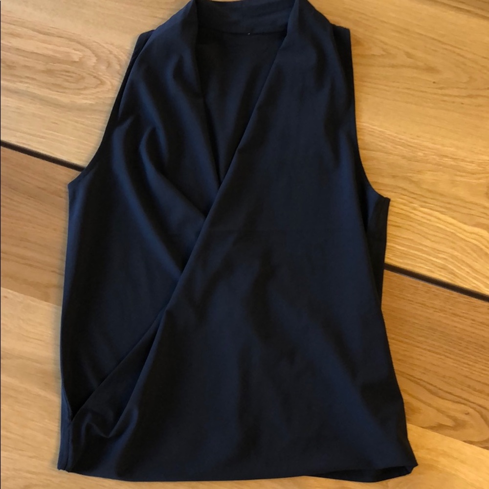 LULULEMON Sleeveless wrap tank